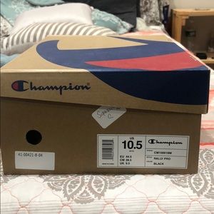 COPY - Champion shoes size 10.5 worn twice askin4…